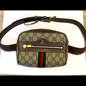 GUCCI GG Supreme Small Belt Bag